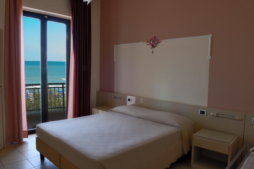 Hotel Cirillo Family Club Силви Марина Екстериор снимка